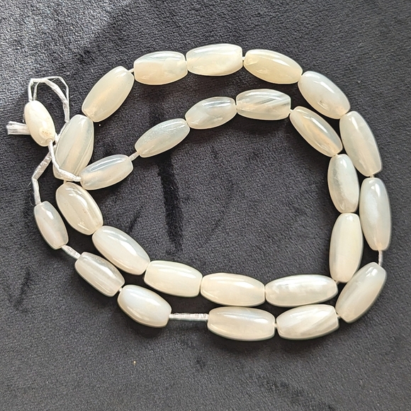 White Oblong Stone Beads for Jewelry Making Crafts Jeweler Necklace Bracelet New - Picture 1 of 4